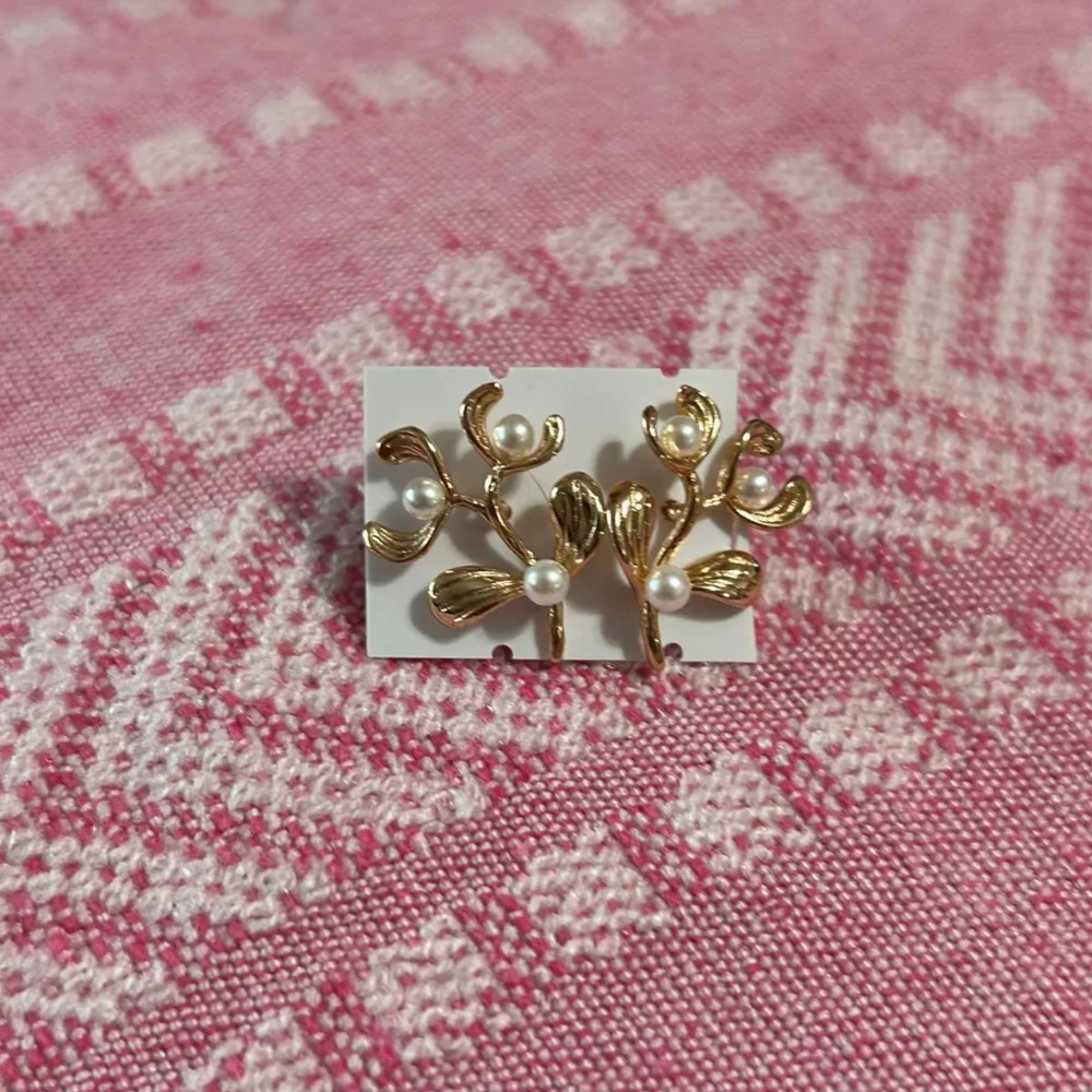 Gold and Pearl Floral Earrings New